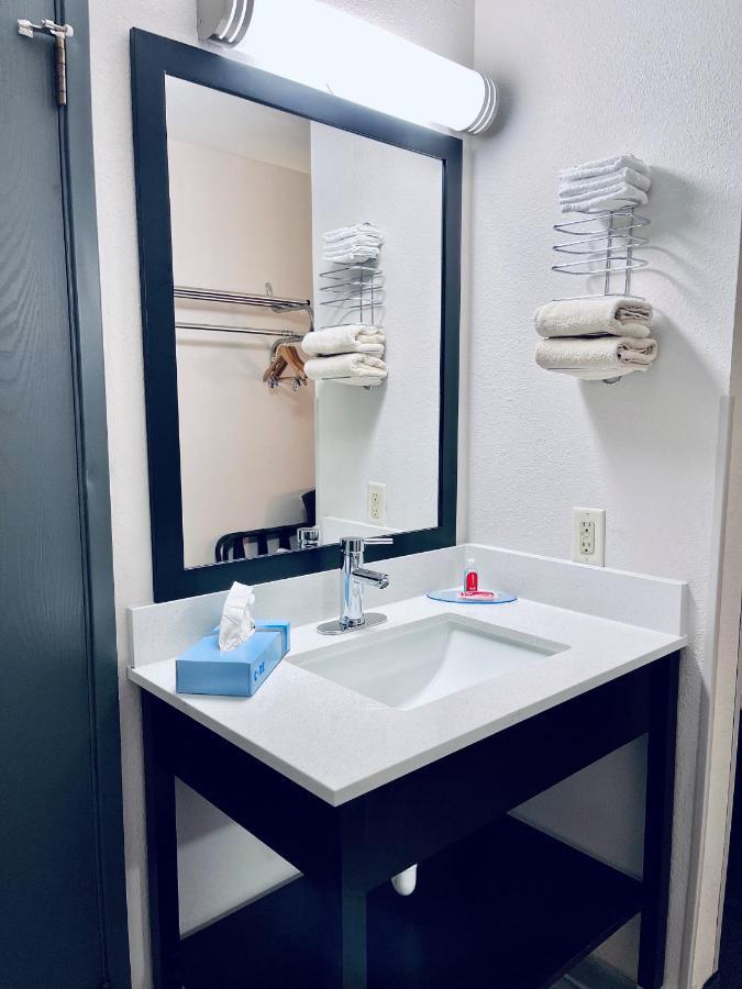 Econo Lodge Williston Luaran gambar